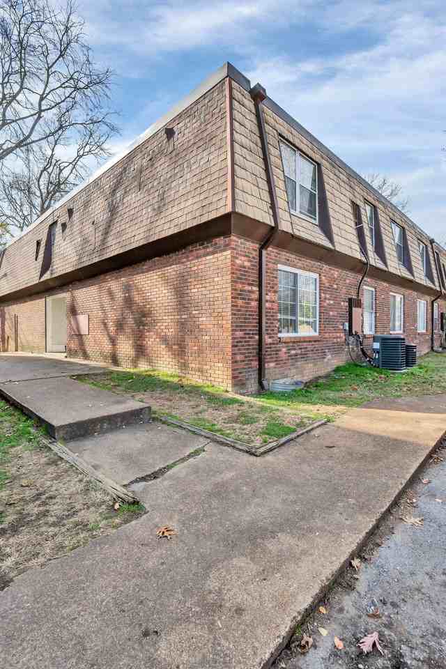 441 Harding Pl ##B2 - Photo 2 of 11