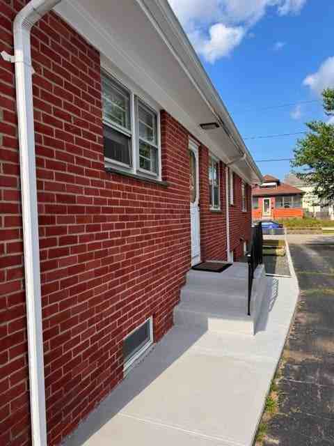 380 Liverpool Ave - Photo 7 of 8