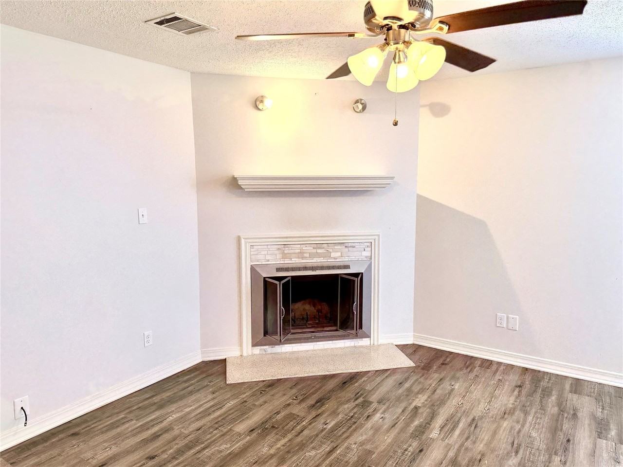 41 Meadow Creek Dr - Photo 4 of 16
