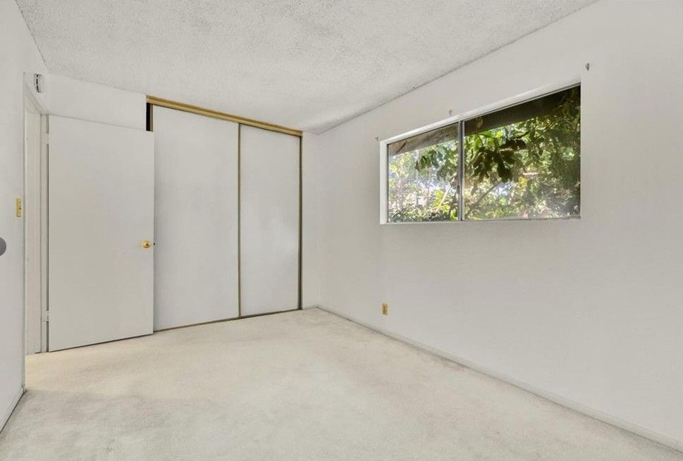 301 N Moore Ave - Photo 7 of 36