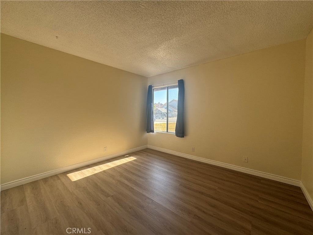 974 N Darfield Ave - Photo 5 of 14