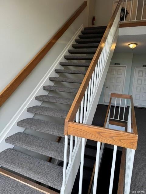 11869 Sycamore Dr - Photo 3 of 24