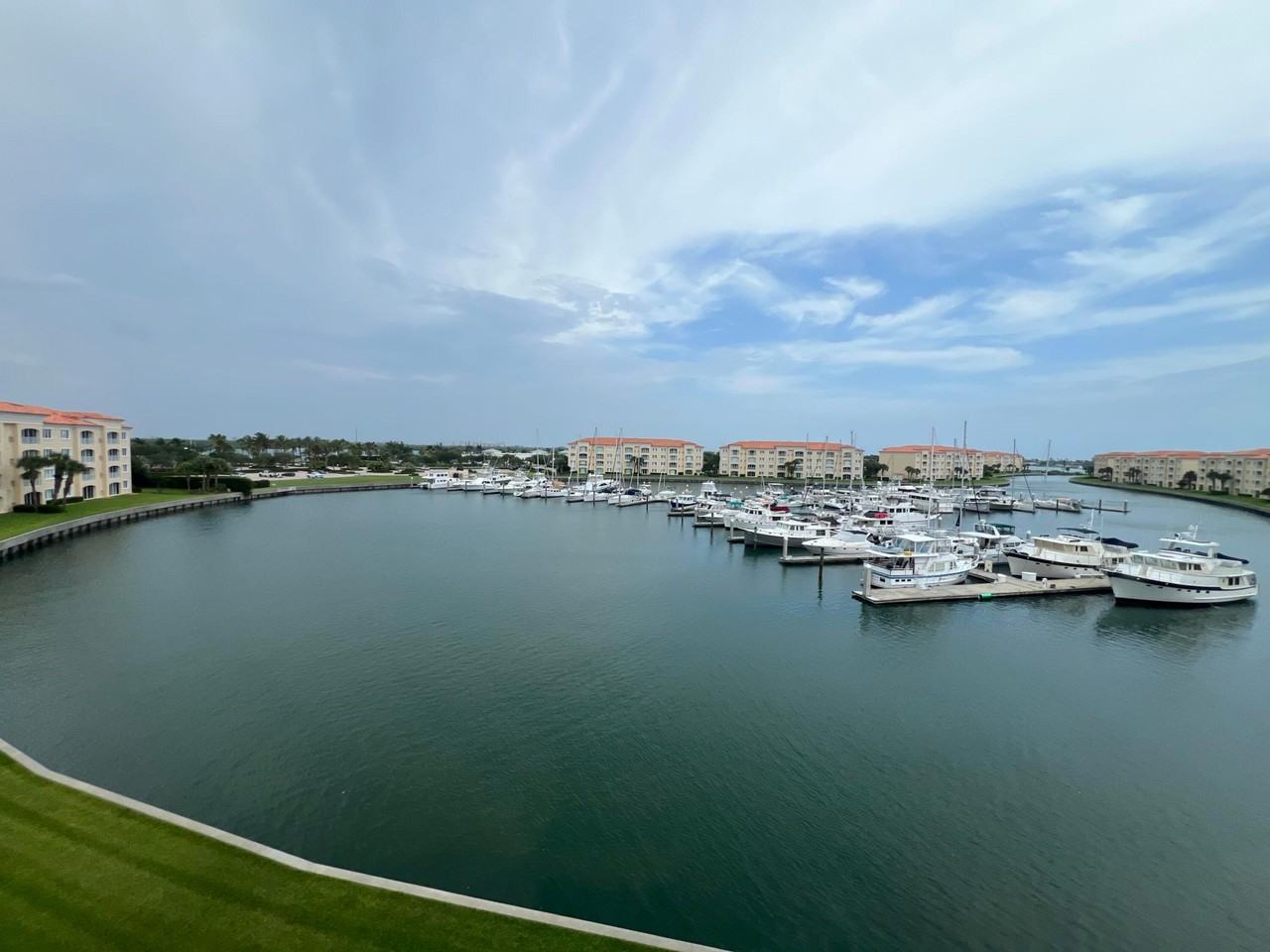 13 Harbour Isle Dr W ##Ph02