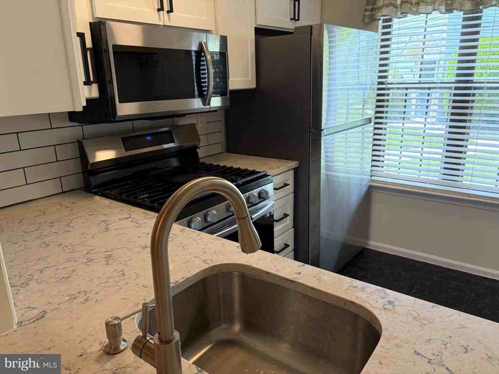 189 Collin Ct - Photo 3 of 5