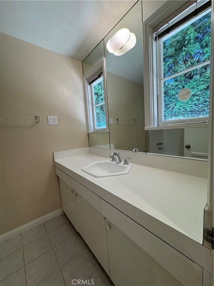 565 Sierra Vista Ave - Photo 3 of 24