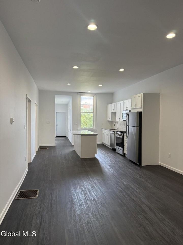 104 George St - Photo 3 of 21
