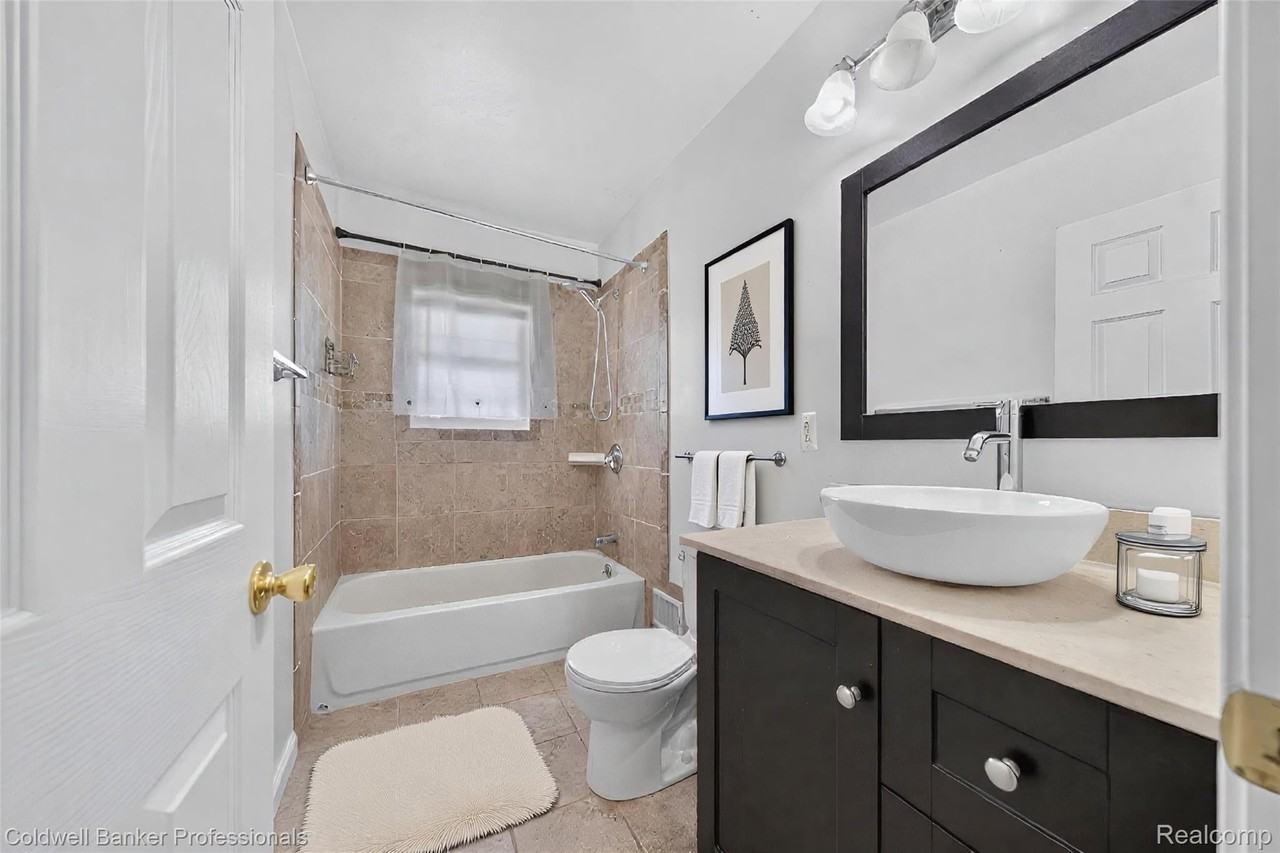 991 Humphrey Ave - Photo 5 of 11