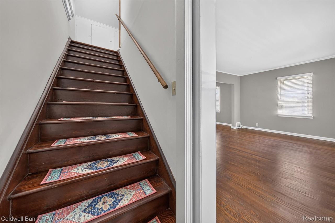 991 Humphrey Ave - Photo 6 of 11