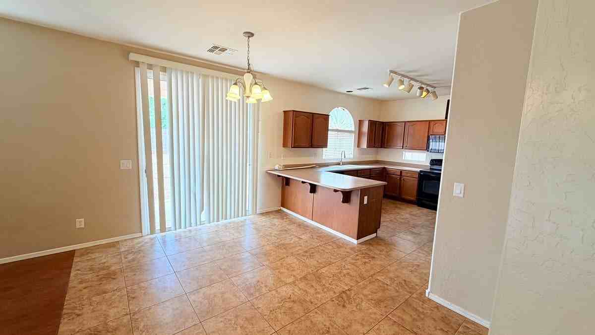 44989 W Woody Rd - Photo 5 of 18