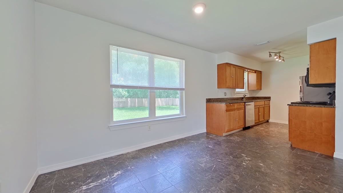410 Wildwood St - Photo 6 of 14