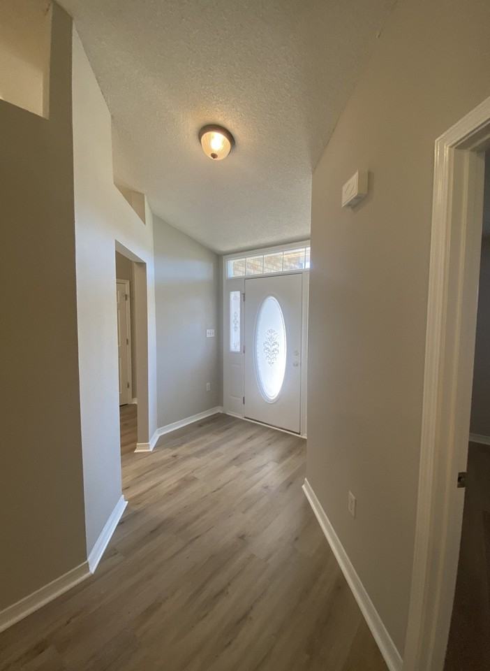 9676 Parker Lake Cir - Photo 4 of 34