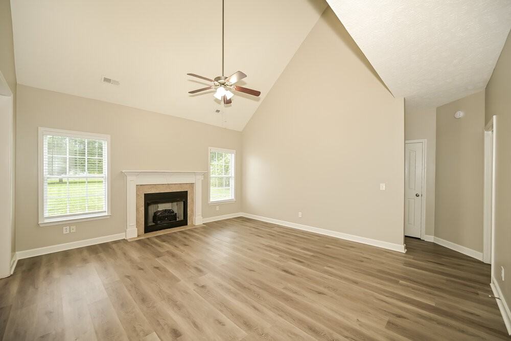 1448 Jeter Way - Photo 4 of 17