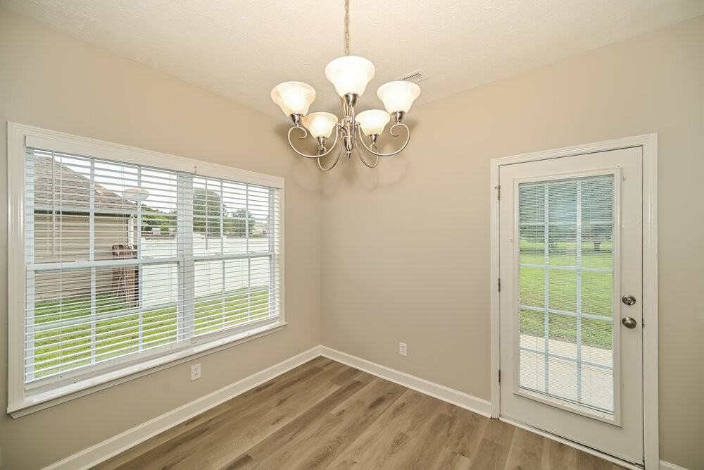 1448 Jeter Way - Photo 7 of 17
