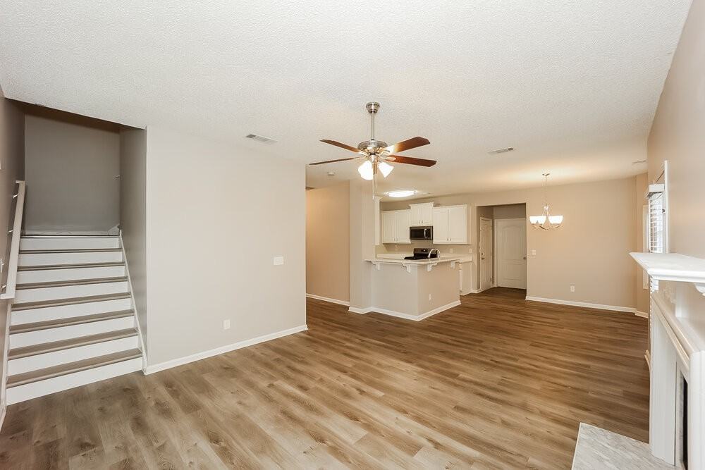 303 Tara Beach Ln - Photo 4 of 17
