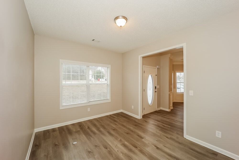 303 Tara Beach Ln - Photo 5 of 17