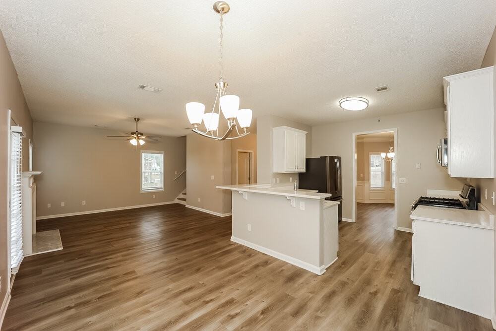 303 Tara Beach Ln - Photo 7 of 17