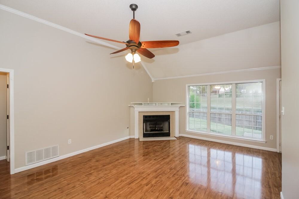 55 Lakewood Cv - Photo 3 of 16