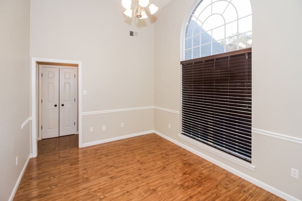 55 Lakewood Cv - Photo 4 of 16