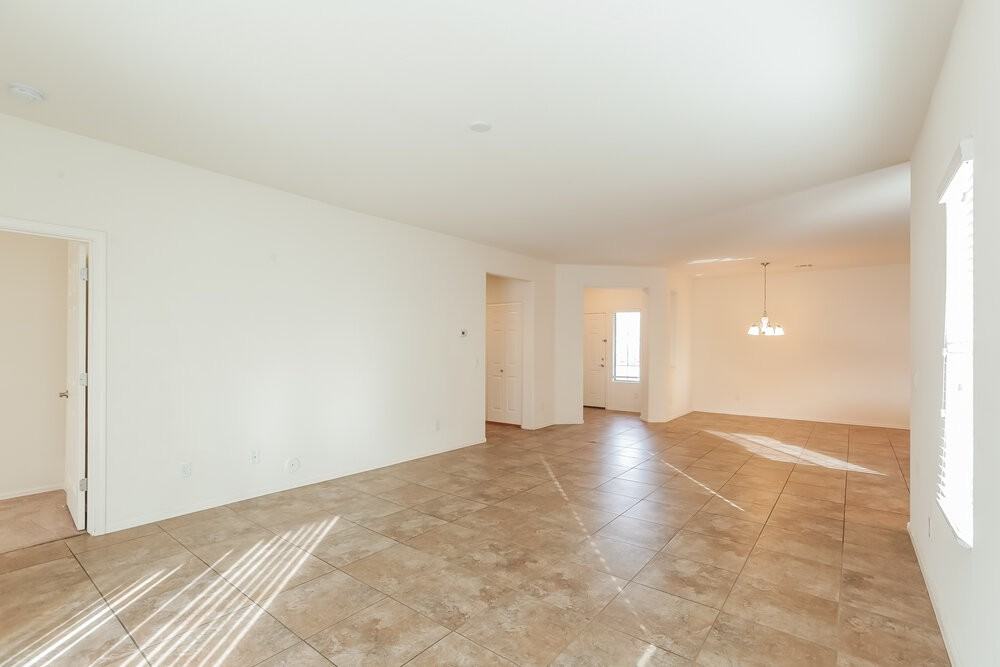 4945 W Fawn Dr - Photo 5 of 16