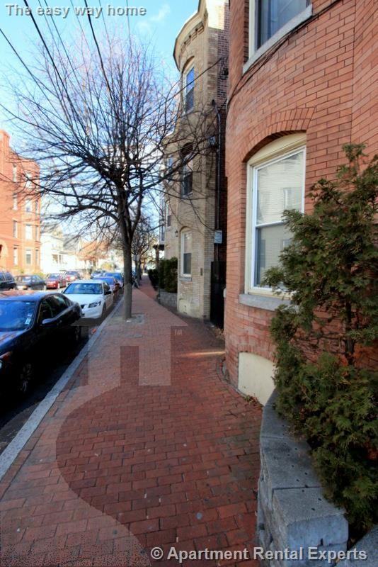 52 Norfolk St #1 - Photo 2 of 4