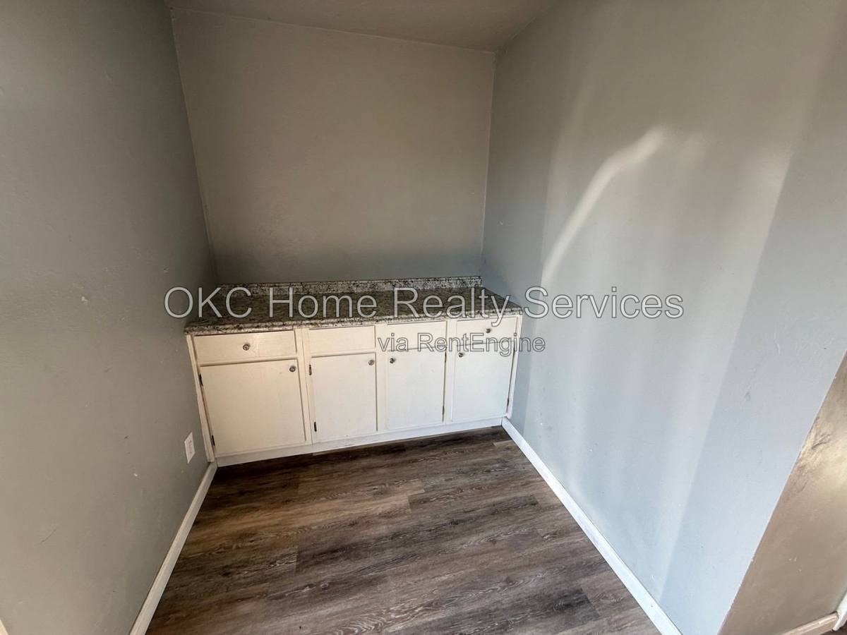 2108 Sw 51st St #7 - Photo 3 of 5
