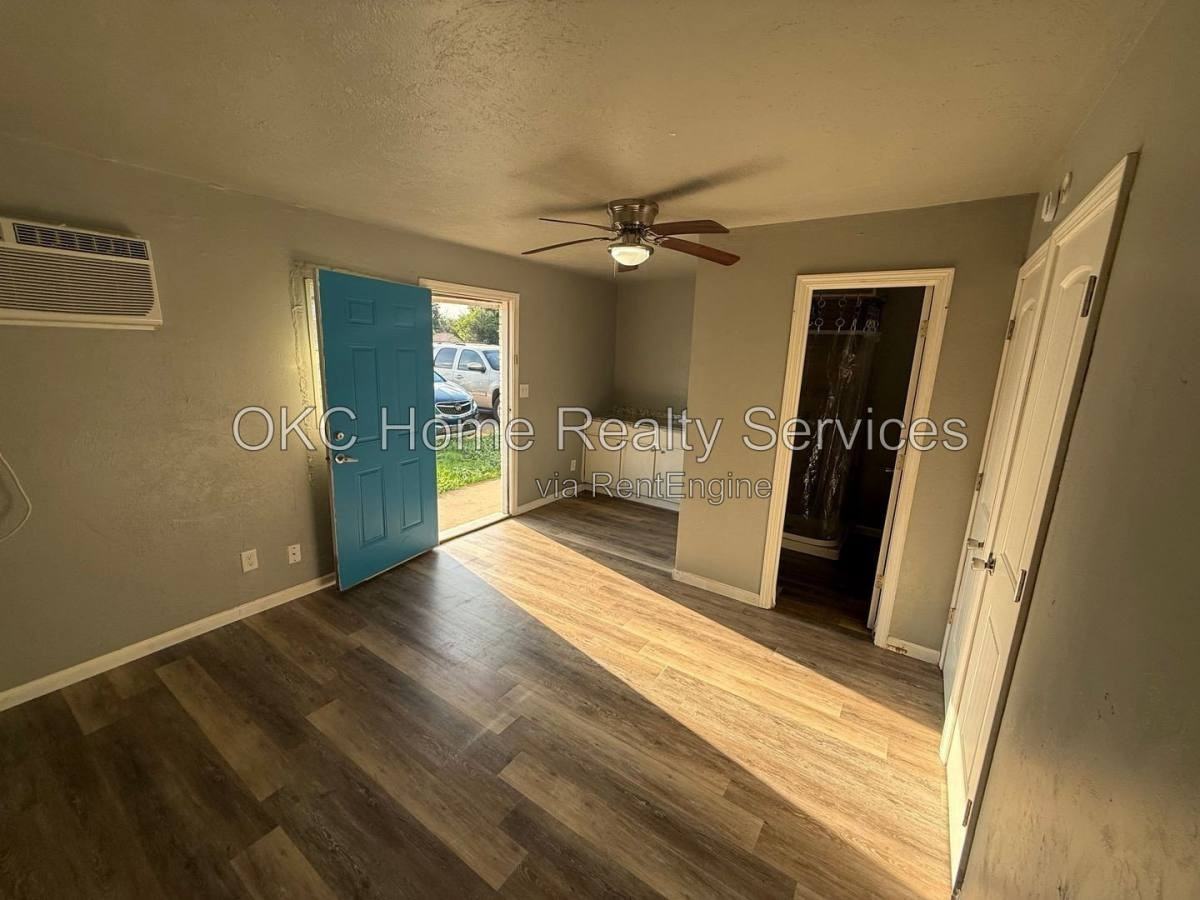 2108 Sw 51st St #7 - Photo 4 of 5