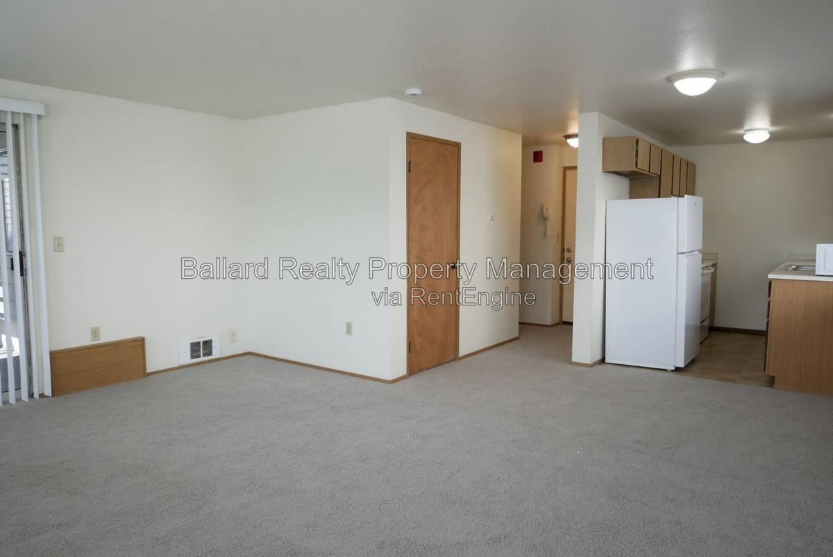 3232 21st Ave W #1 - Photo 3 of 10