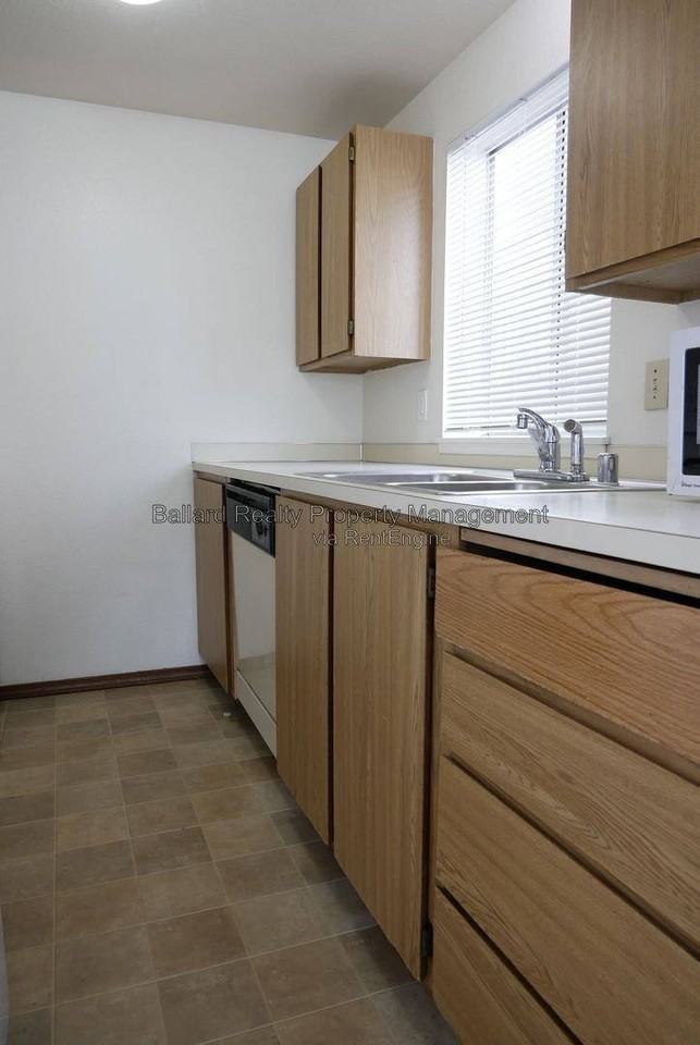 3232 21st Ave W #1 - Photo 6 of 10