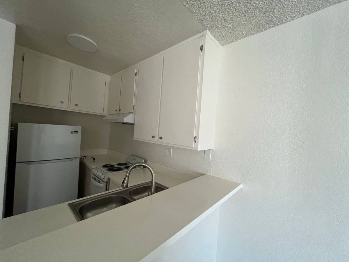 9010 Tobias Ave - Photo 3 of 10
