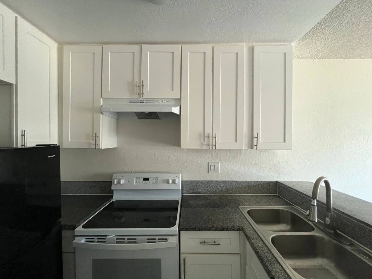9010 Tobias Ave - Photo 6 of 10