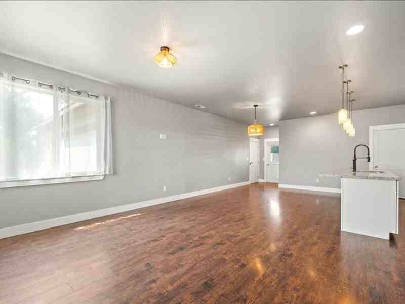 413 3rd St - Photo 4 of 23