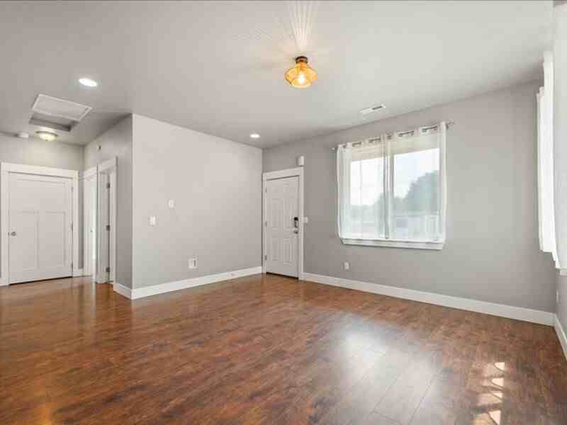 413 3rd St - Photo 5 of 23
