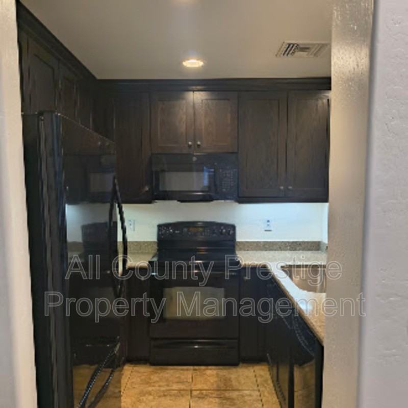 815 E Rose Ln #110 - Photo 5 of 16
