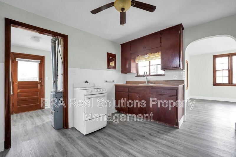 2704 Kilbourne Ave #REAR - Photo 7 of 9