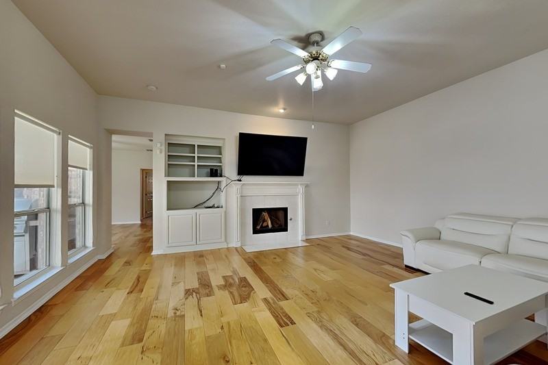 1716 Alpine Dr - Photo 3 of 19