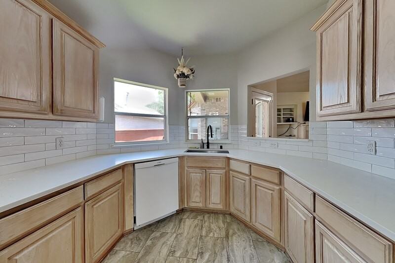 1716 Alpine Dr - Photo 5 of 19
