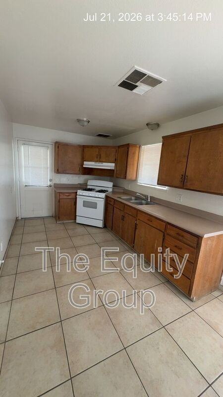 1220 N Conyer St - Photo 2 of 11