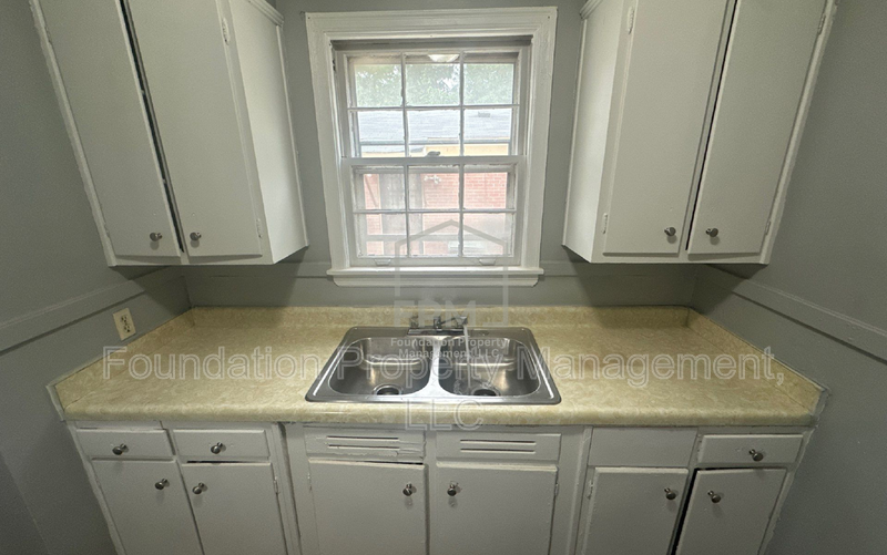 3326 Rosamond Ave - Photo 4 of 18
