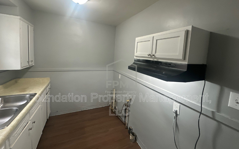 3326 Rosamond Ave - Photo 5 of 18