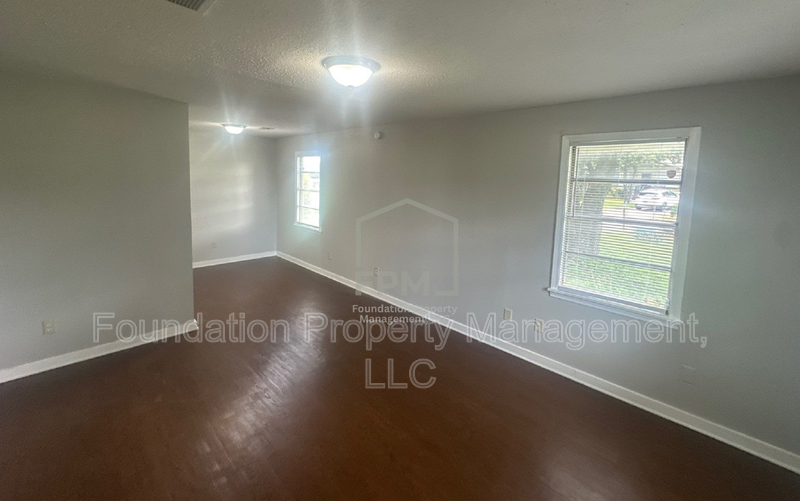 732 Tampa Ave - Photo 7 of 14
