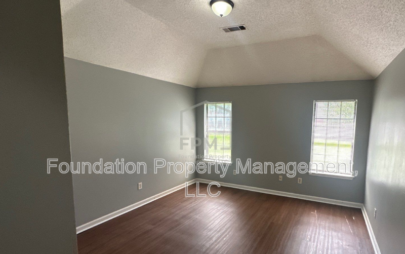 2632 Harvard Ave - Photo 7 of 12