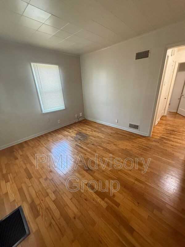 2632 Se Adams St - Photo 3 of 5