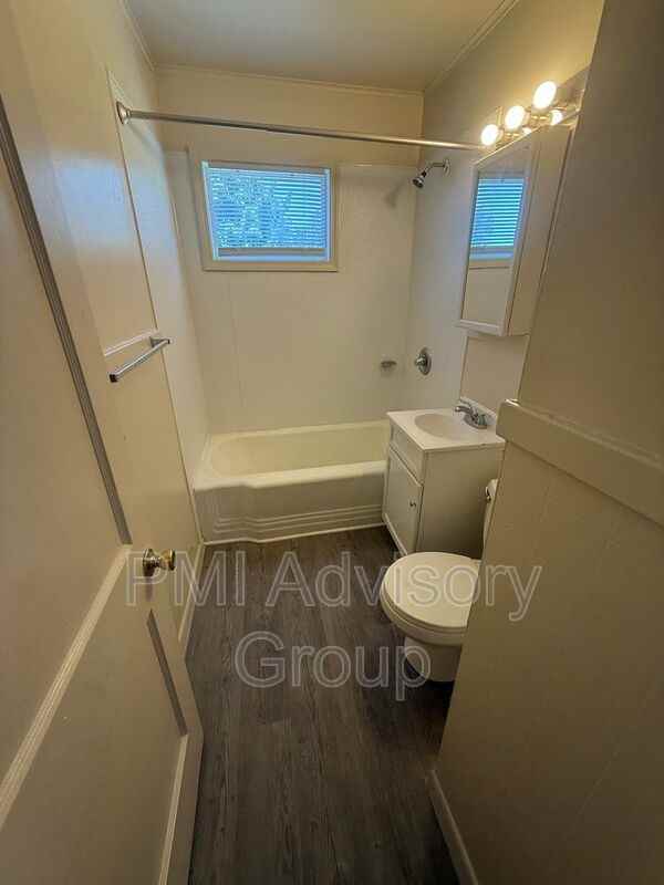 2632 Se Adams St - Photo 4 of 5