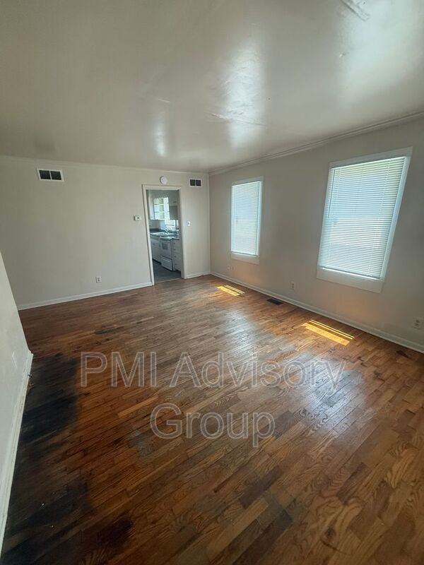 2634 Se Adams St - Photo 7 of 8