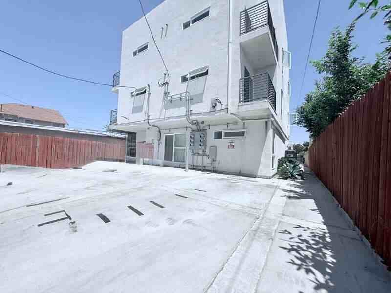 1258 Leighton Ave #B - Photo 3 of 40