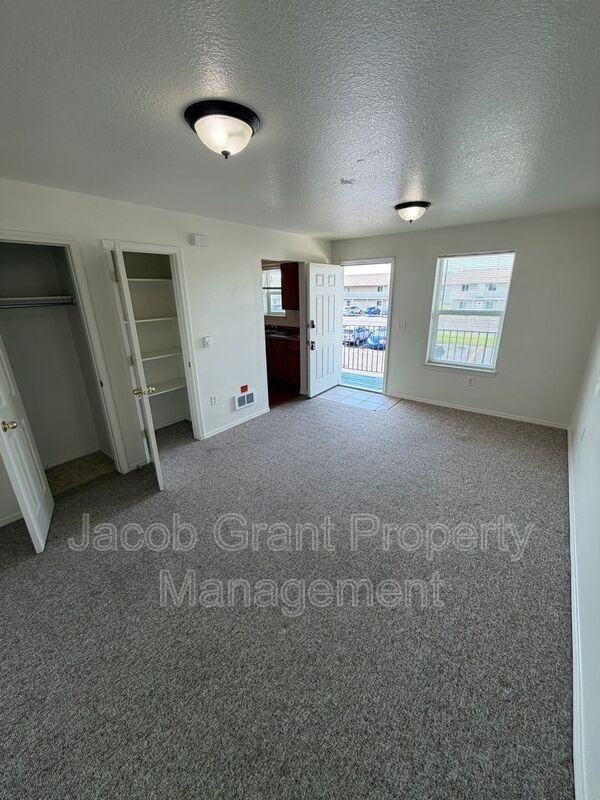 1378 Curlew Dr #223 - Photo 5 of 10