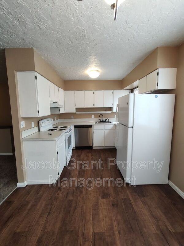2215 Gail Dr - Photo 5 of 20
