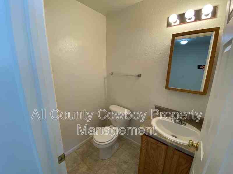 710 W 2nd St - Photo 3 of 13