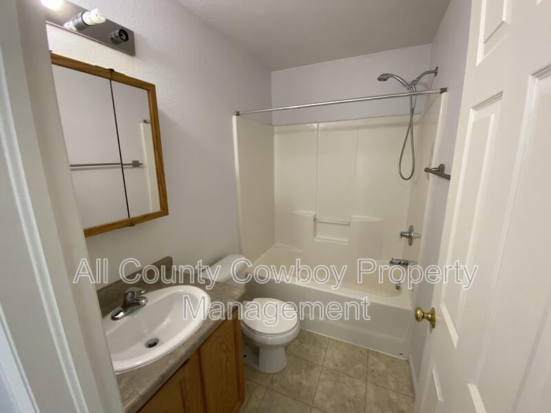 710 W 2nd St - Photo 4 of 13