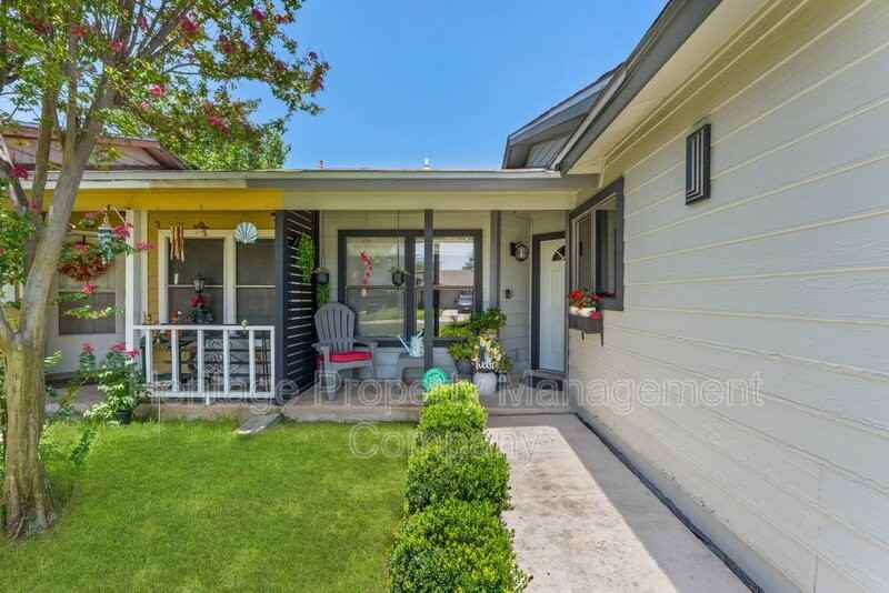 6715 Hickory Springs Dr - Photo 3 of 30